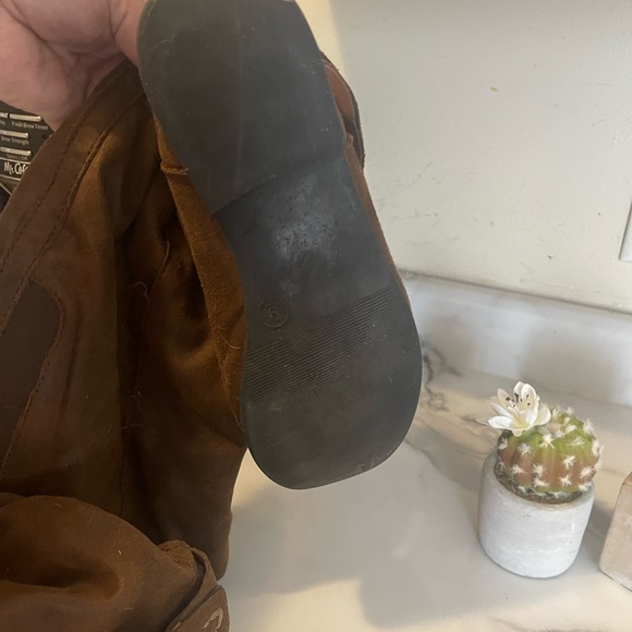 Boots - Picture 4 of 6